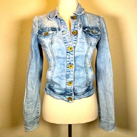 Vintage Light Wash Distressed Fitted Jean Jacket - Picture 6 of 7